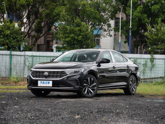 VW Passat 2026 Outstanding Model 380TSI Dragon Edition
