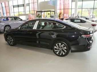 VW Passat 2025 Pro 300TSI Dragon Edition